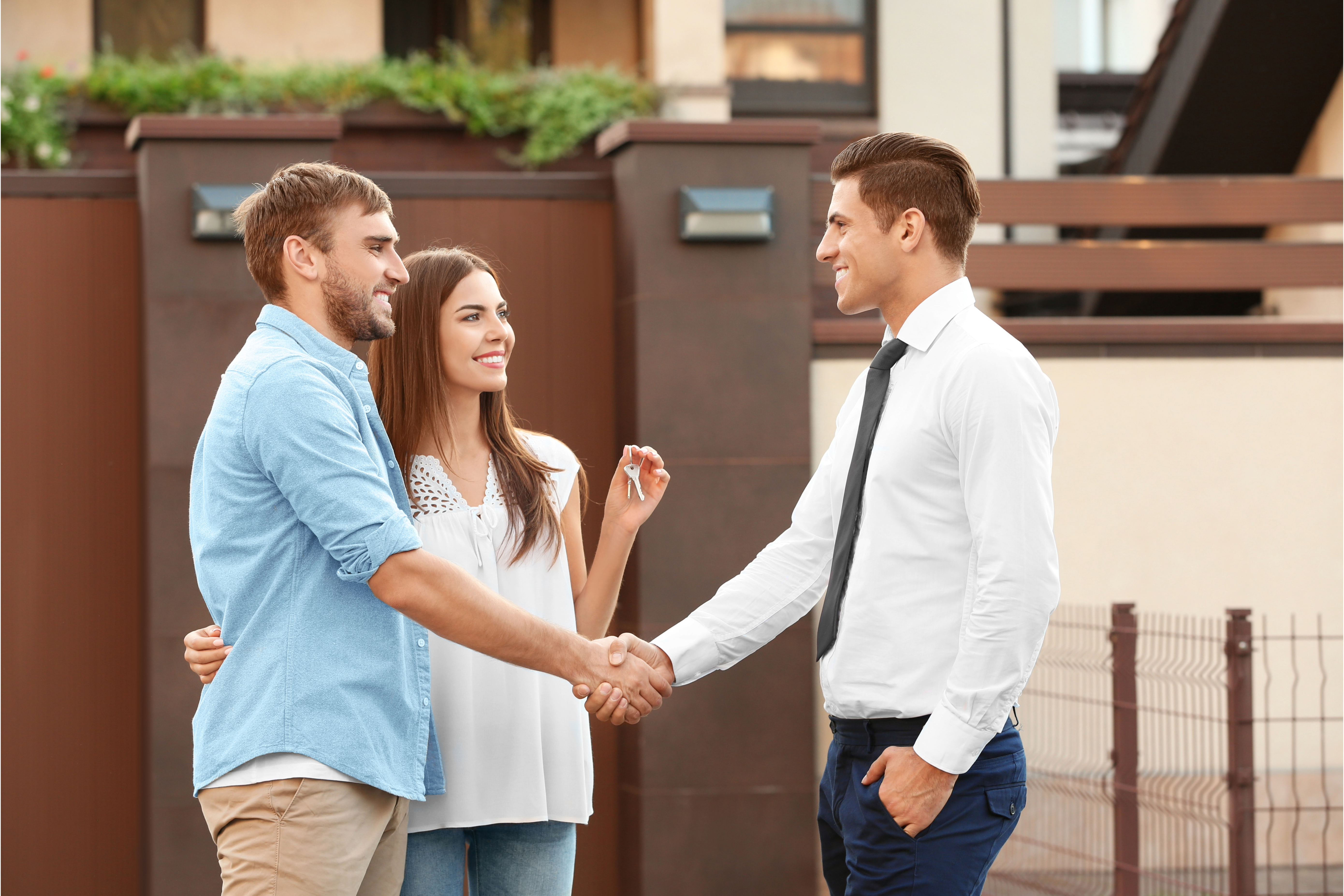 9 razloga zašto nikada ne biste trebali kupiti ili prodati nekretninu bez agenta